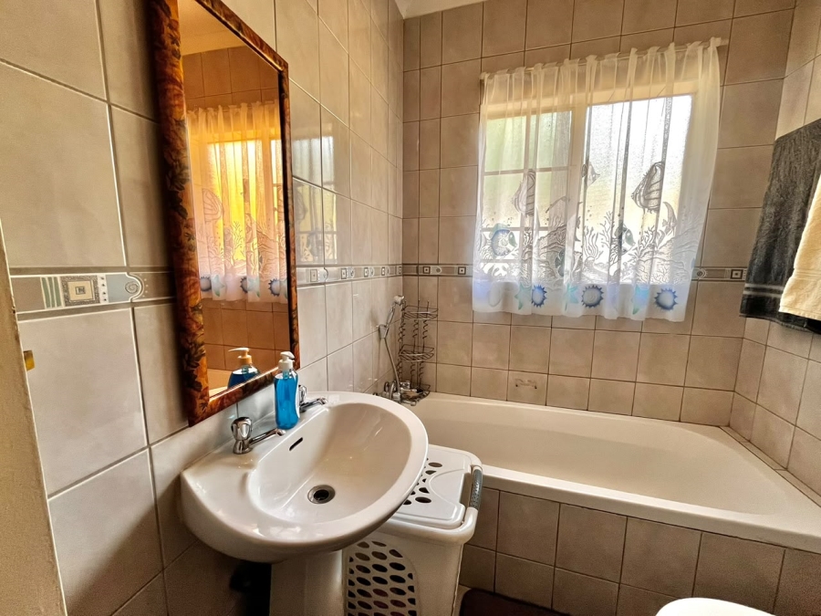 2 Bedroom Property for Sale in Safari Gardens North West